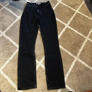Abercrombie &amp; Fitch 90s slim straight ultra high rise jeans size 2