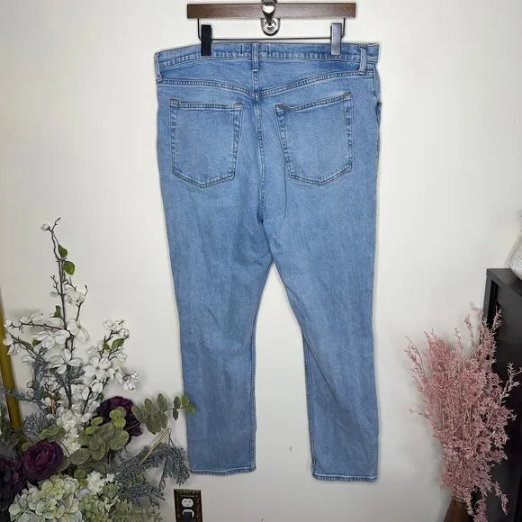 ABERCROMBIE &amp; FITCH The 90s Slim Straight Ultra High Rise Light Wash {VV32}