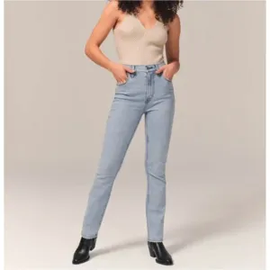 ABERCROMBIE &amp; FITCH The 90s Slim Straight Ultra High Rise Light Wash {VV32}