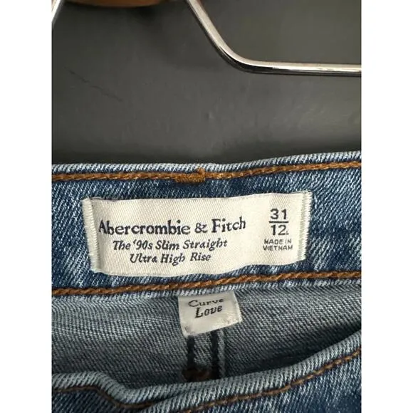 Abercrombie and Fitch Curve Love Ultra High Rise The 90s Slim Straight Size 31 L