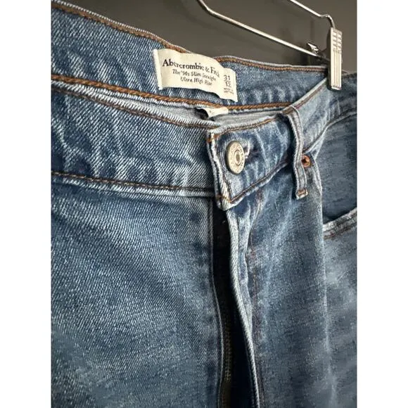 Abercrombie and Fitch Curve Love Ultra High Rise The 90s Slim Straight Size 31 L