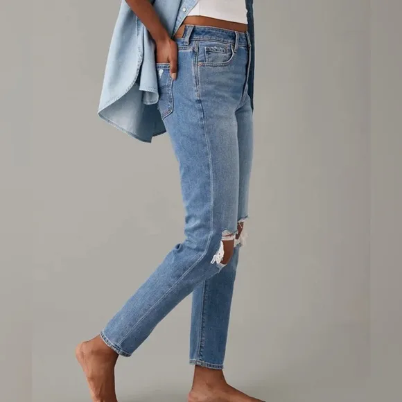AE Ripped Mom Jean, in the color Cool Classic, Size 16, NWOT
