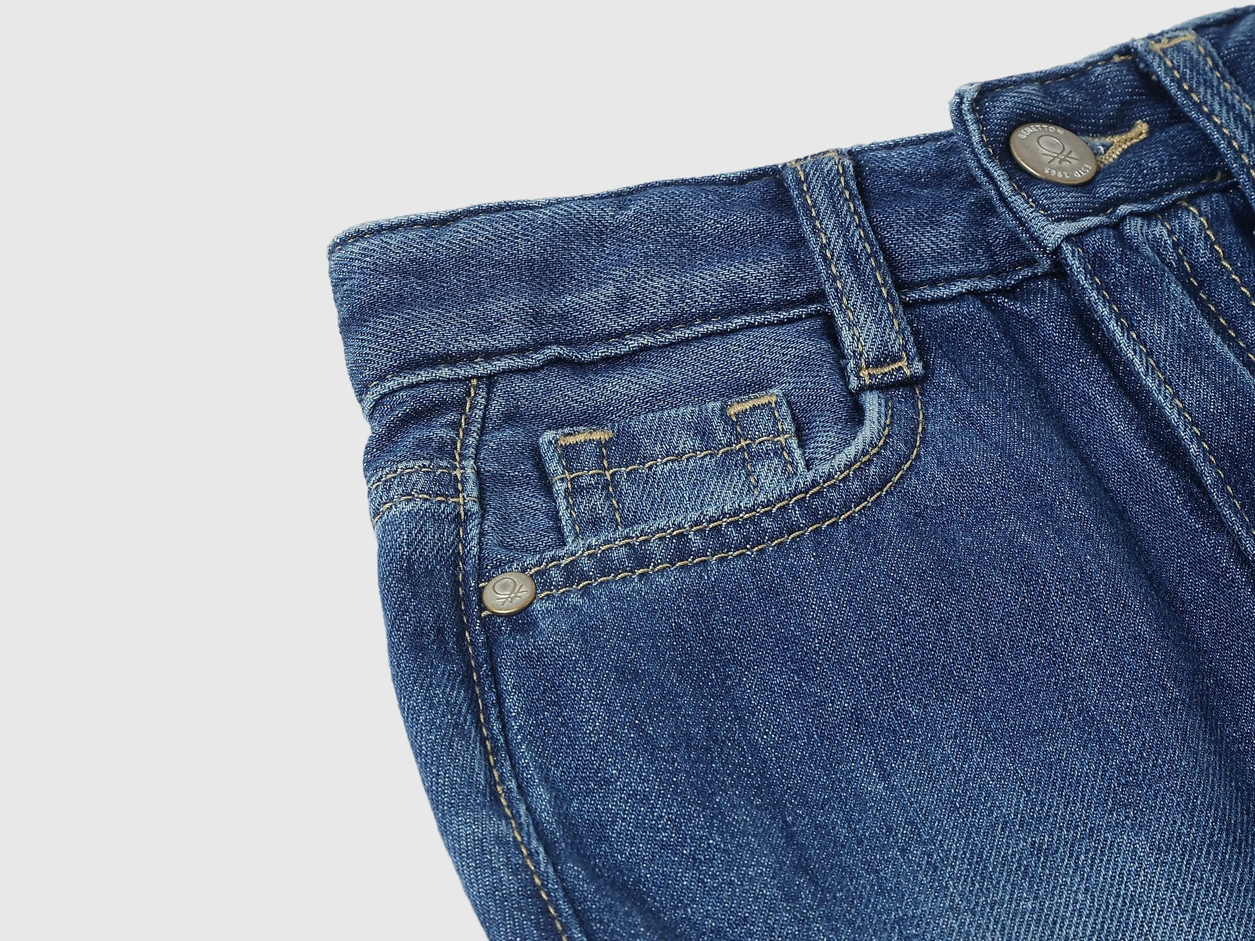 Applique Wide Leg Fit Jeans