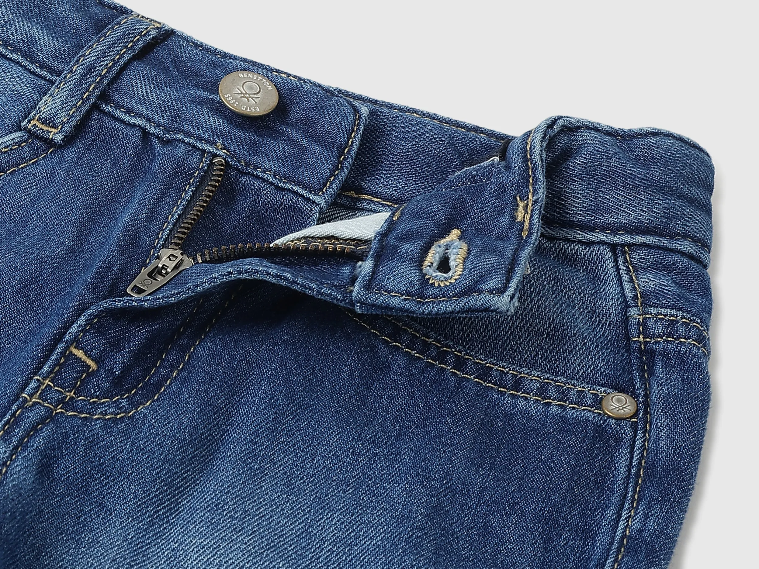 Applique Wide Leg Fit Jeans