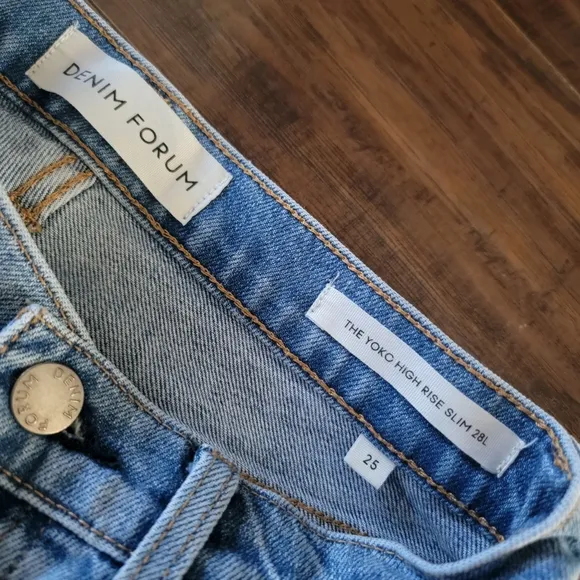 Aritzia Denim Forum the Yoko High Rise Slim 28L Jeans Ankle Skinny Jeans Size 25