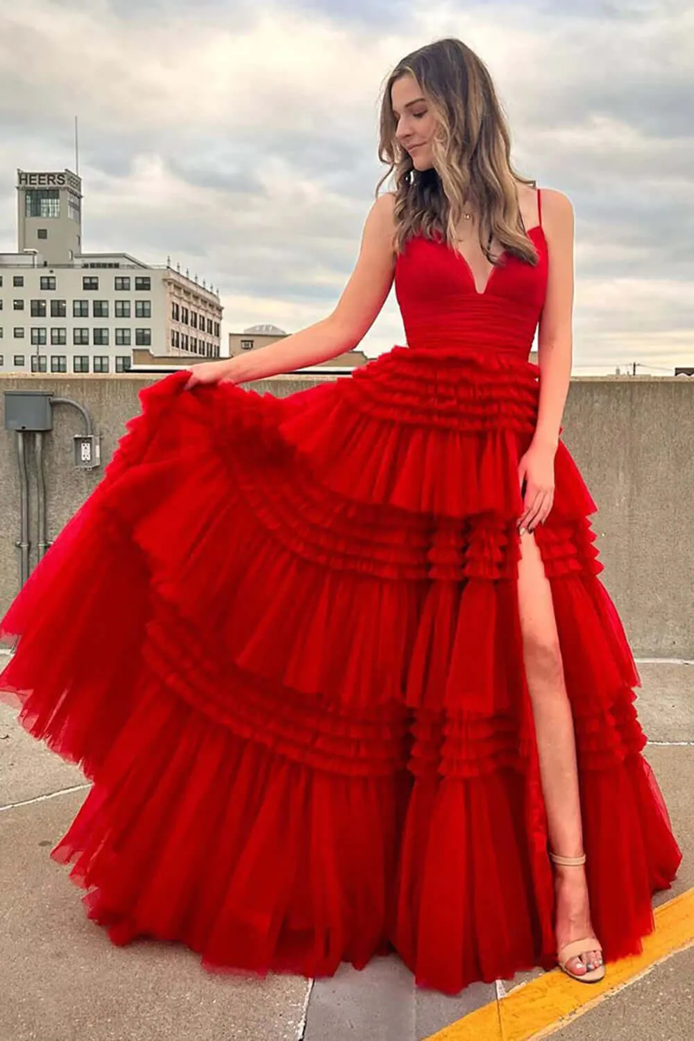Cheap Red Tulle Prom Dresses 2025 V Neck Spaghetti Straps Long Formal Dresses