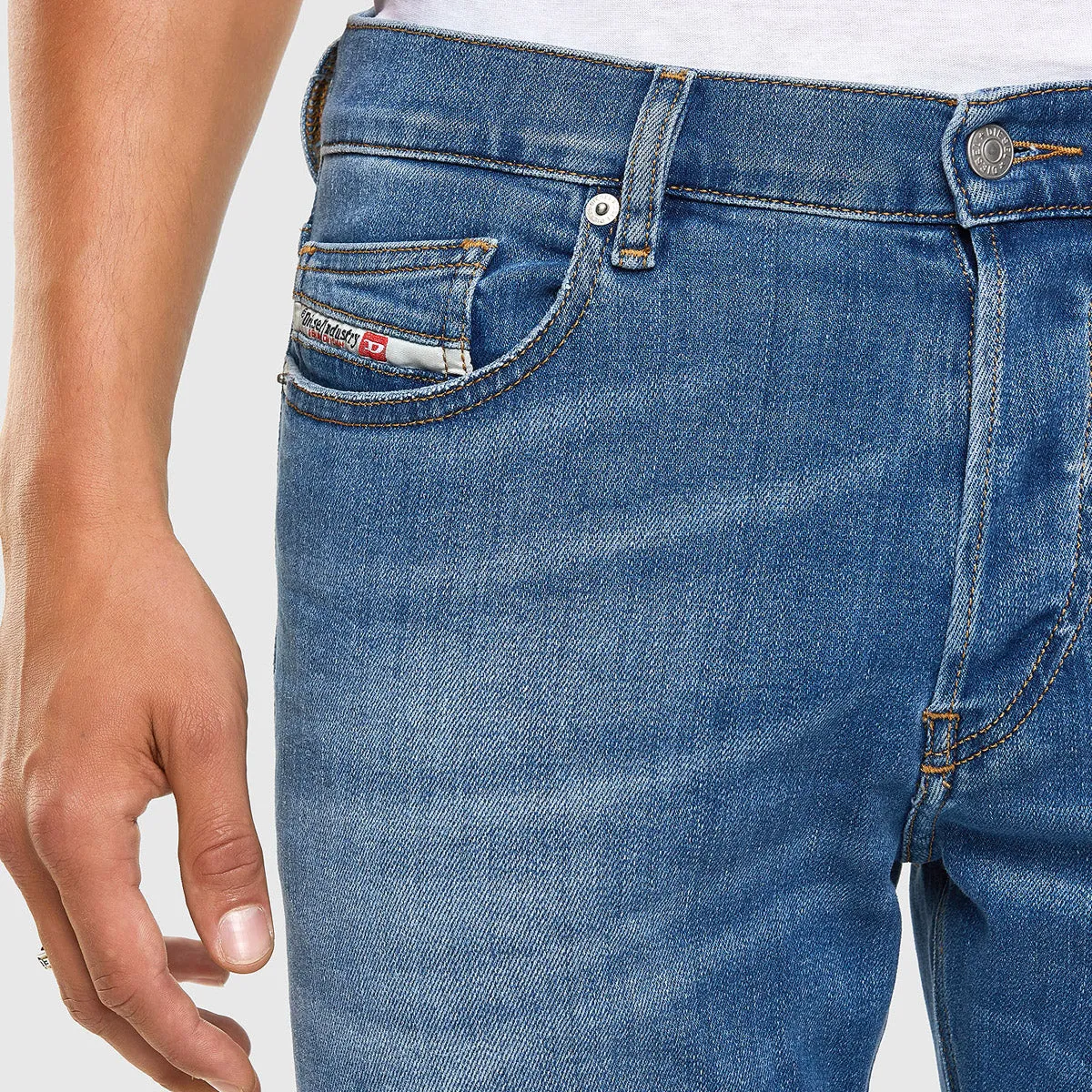 Diesel - D-Luster 009EK Slim Jeans in Light Blue