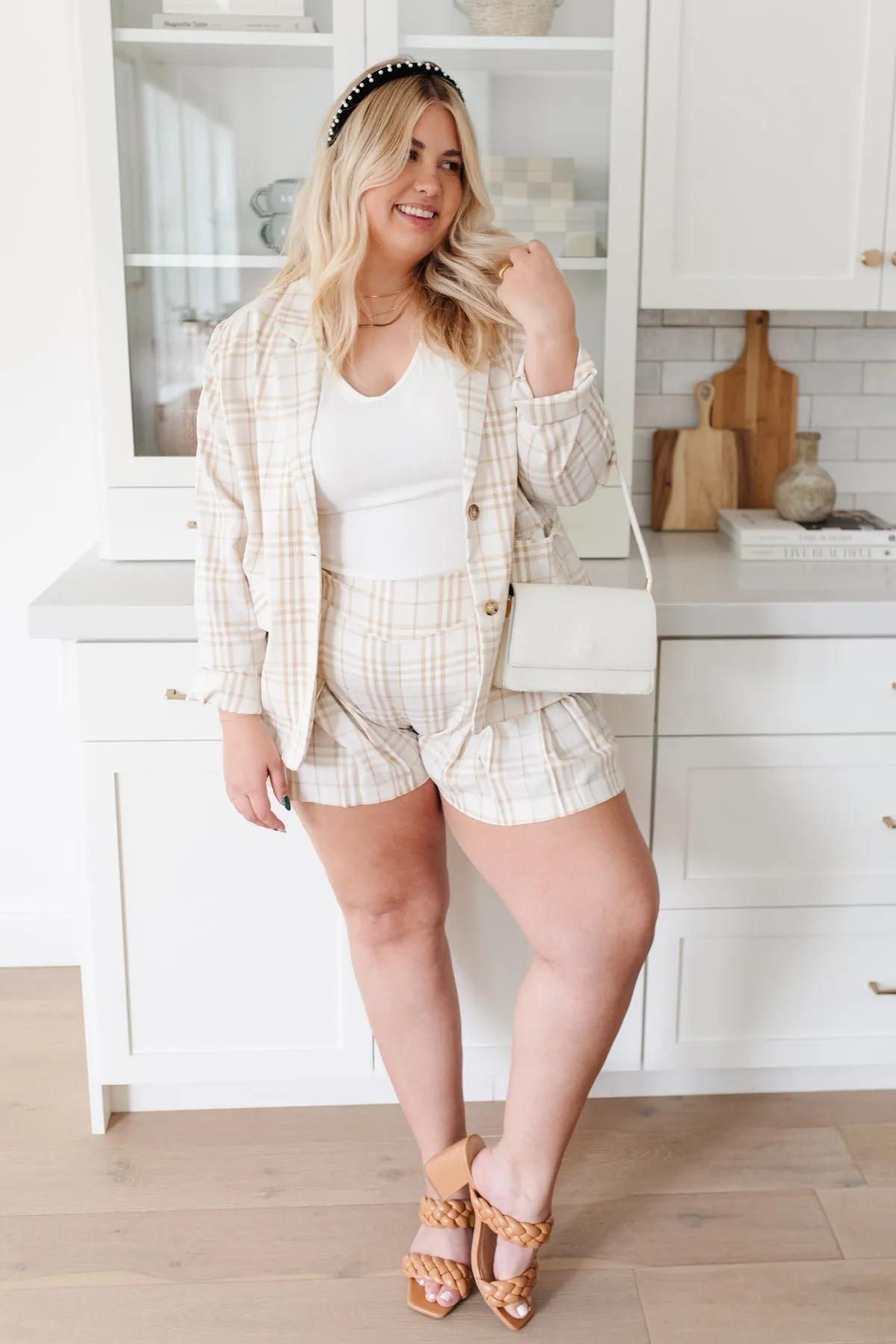 Dyna Plaid Shorts - V-Shaped Waistband, Pleated, Elastic Fit, Chic Style