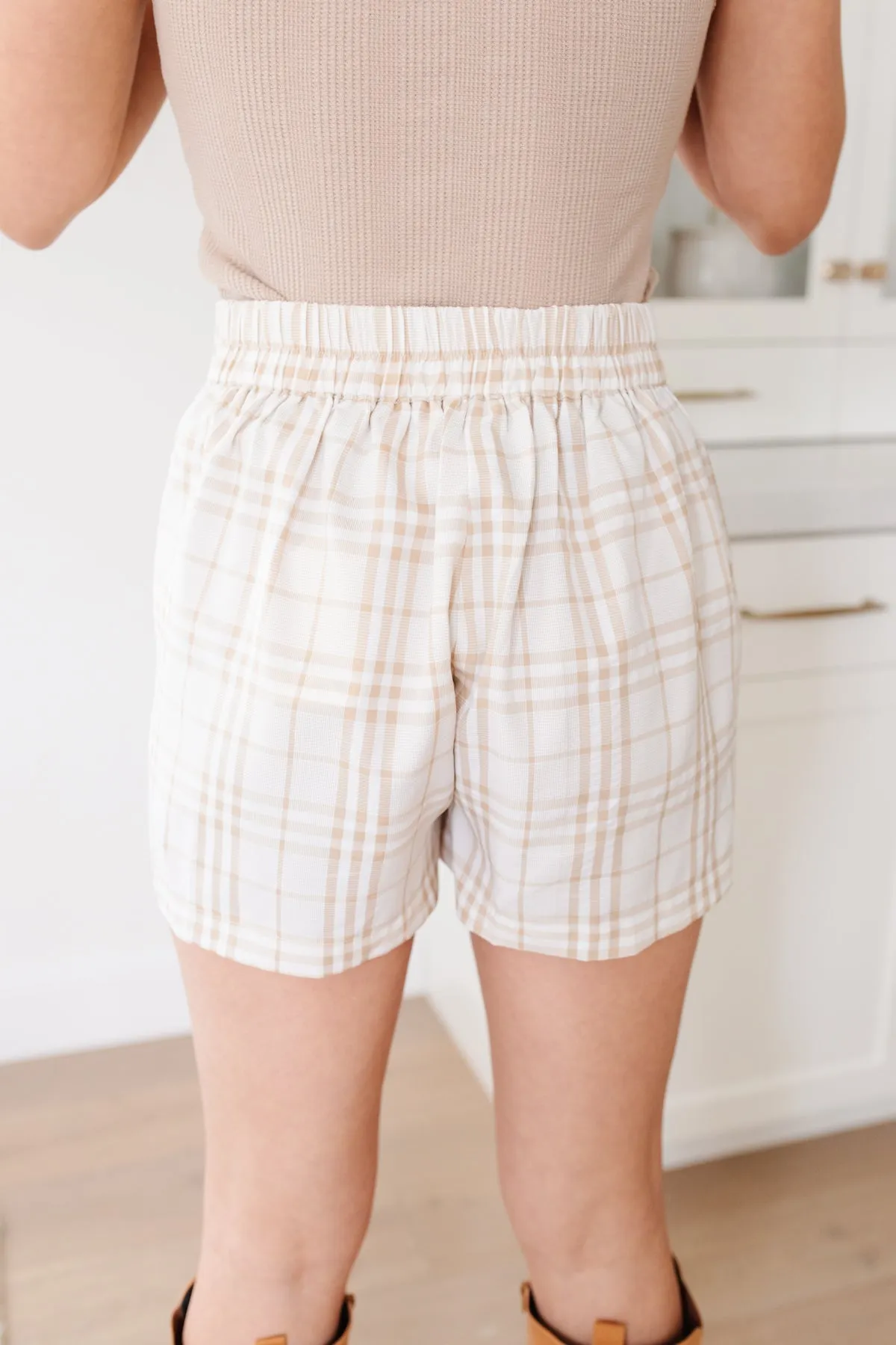 Dyna Plaid Shorts - V-Shaped Waistband, Pleated, Elastic Fit, Chic Style