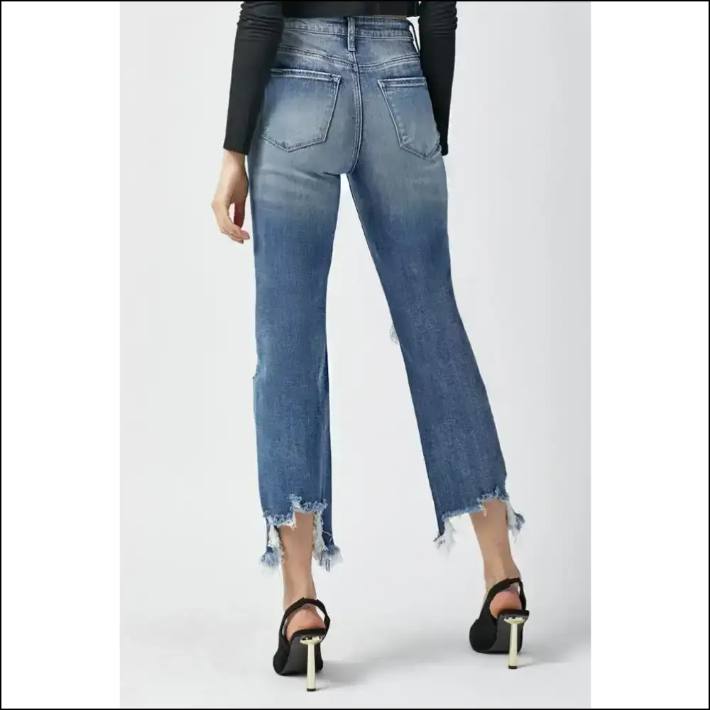 Elevate your Style with Risen High Waist Jeans - your New Bff! 👖✨