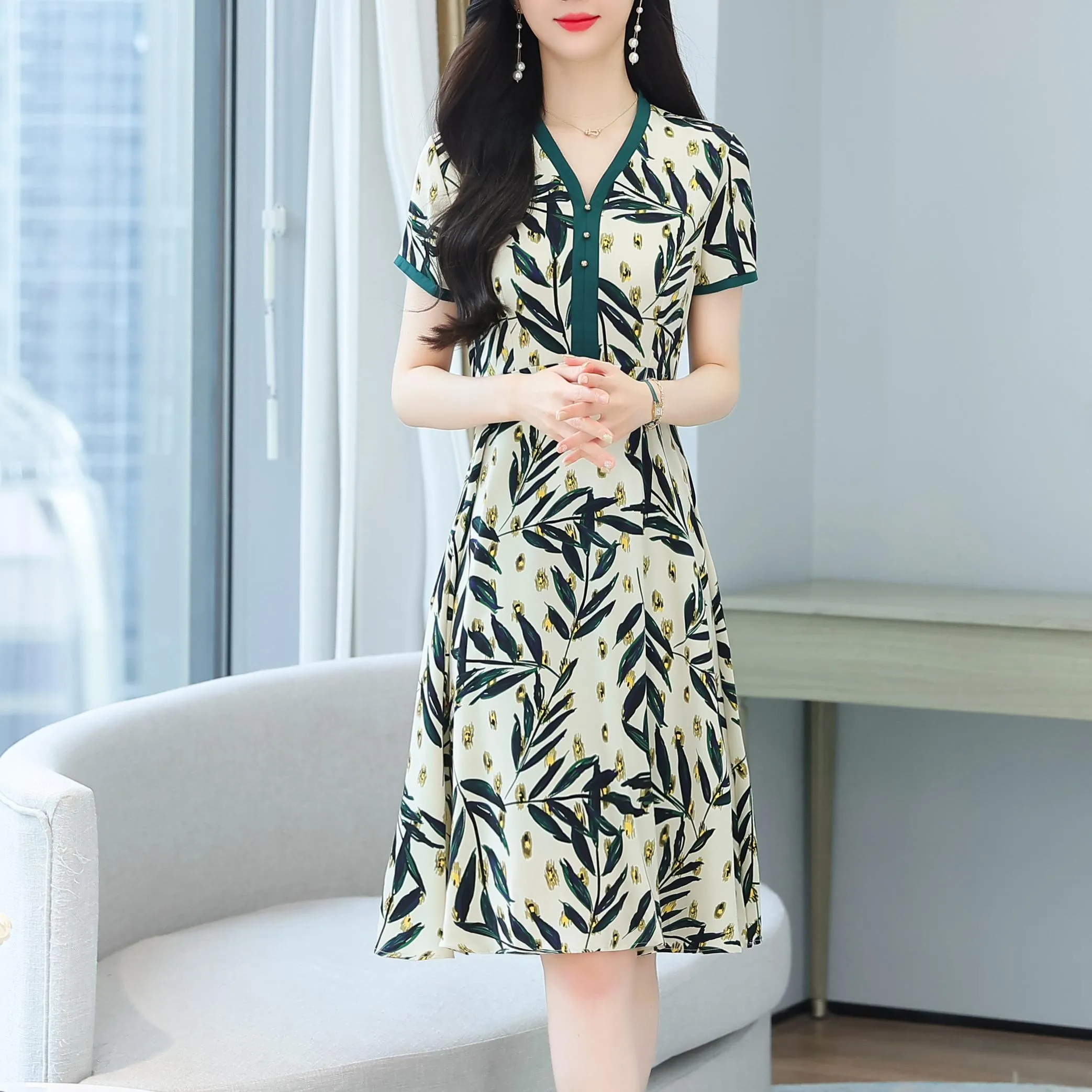 Exquisite Chiffon Dress featuring Contrast Trim