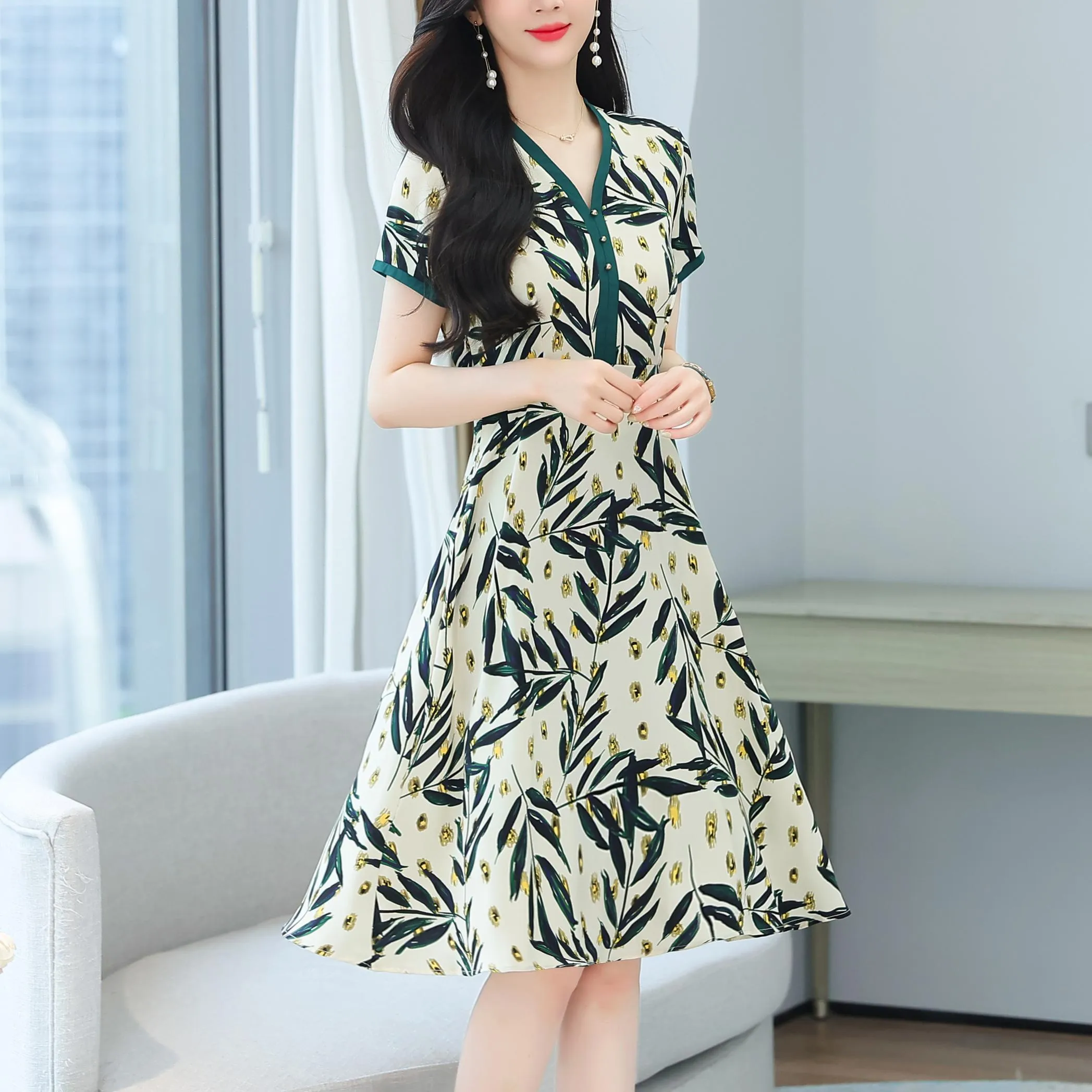 Exquisite Chiffon Dress featuring Contrast Trim