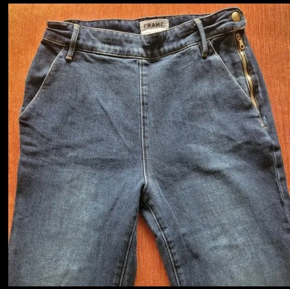FRAME Kick Flare Jeans