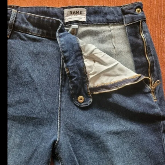 FRAME Kick Flare Jeans