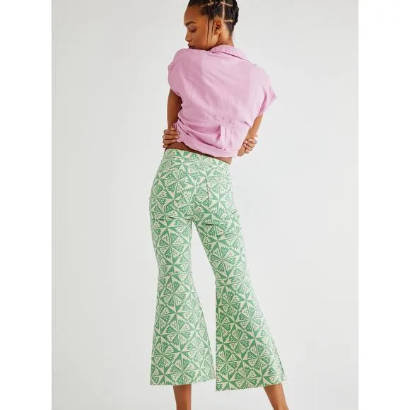 FREE PEOPLE We The Free Youthquake Printed Crop Flare Jeans EUC Sz 30 Green