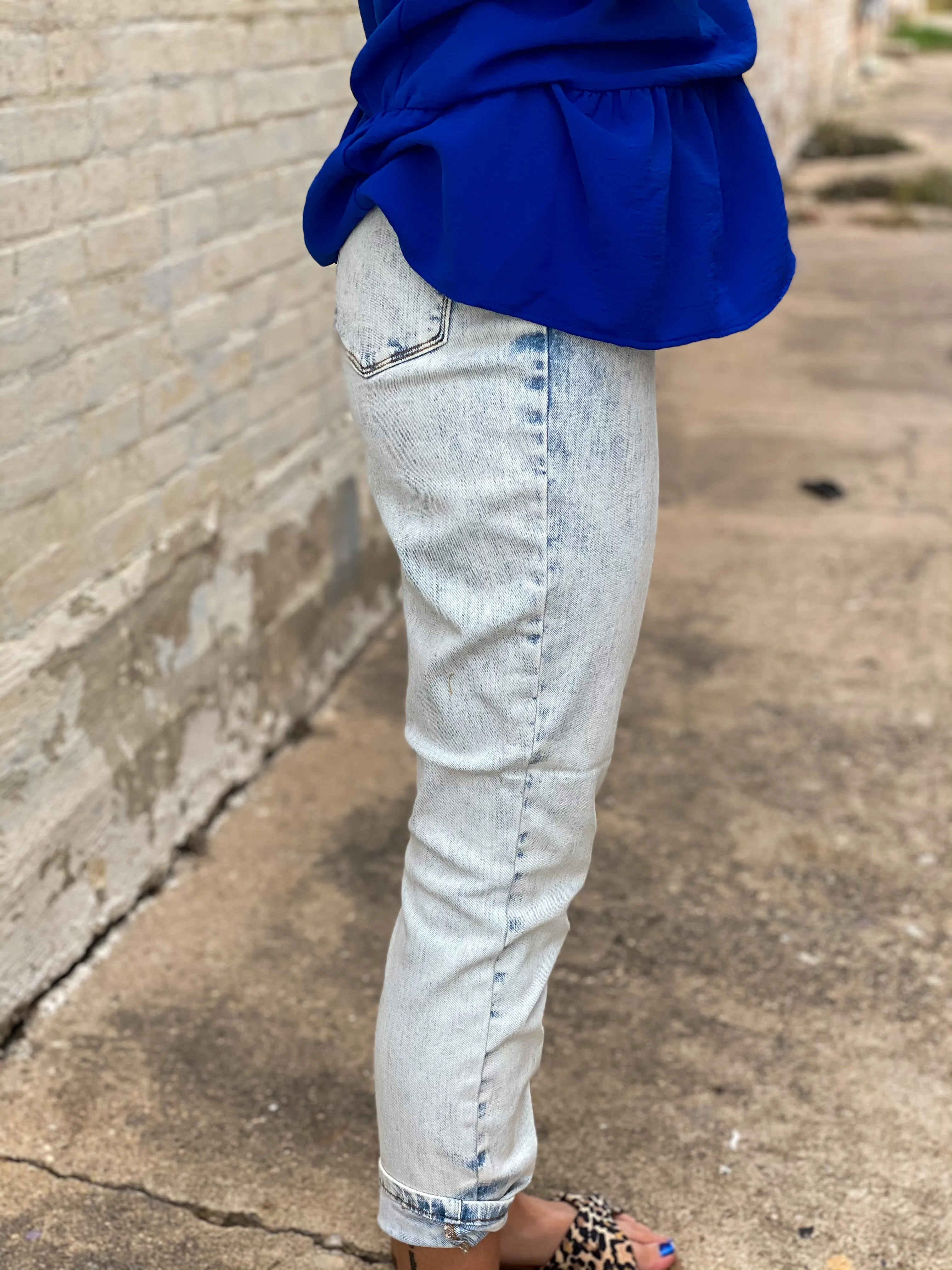 Judy Blue || Izzy High Rise Ultra Light Acid Wash Jean