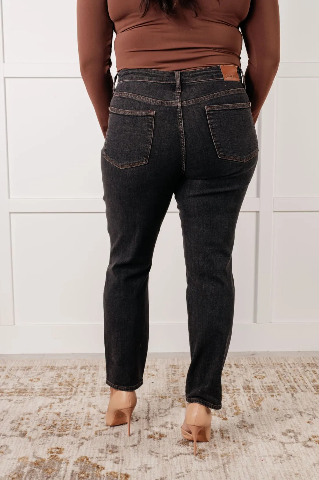 Judy Blue Mid Rise Control Top Slim Jeans in Faded Black