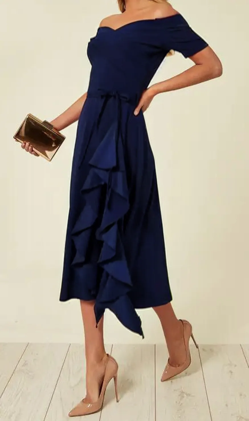 Julia® | Chic dress with a deep neckline