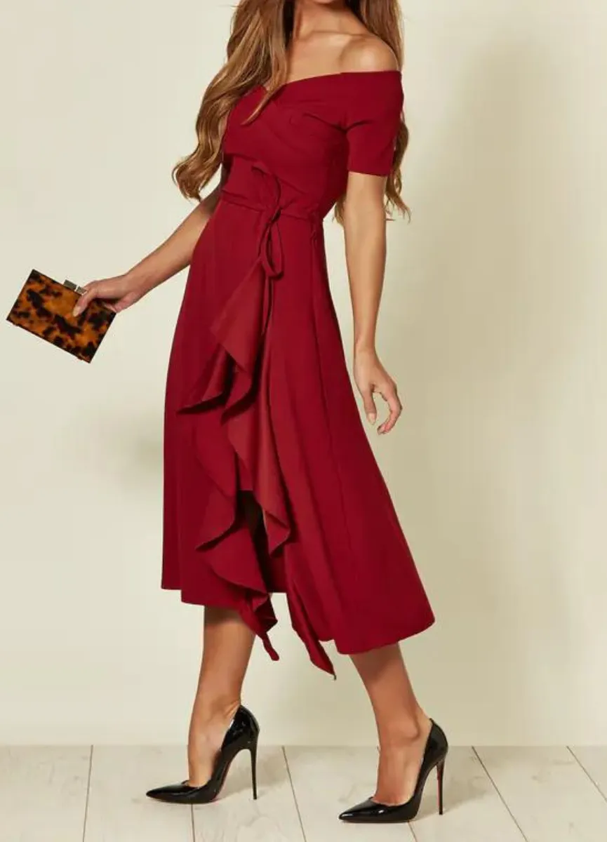 Julia® | Chic dress with a deep neckline