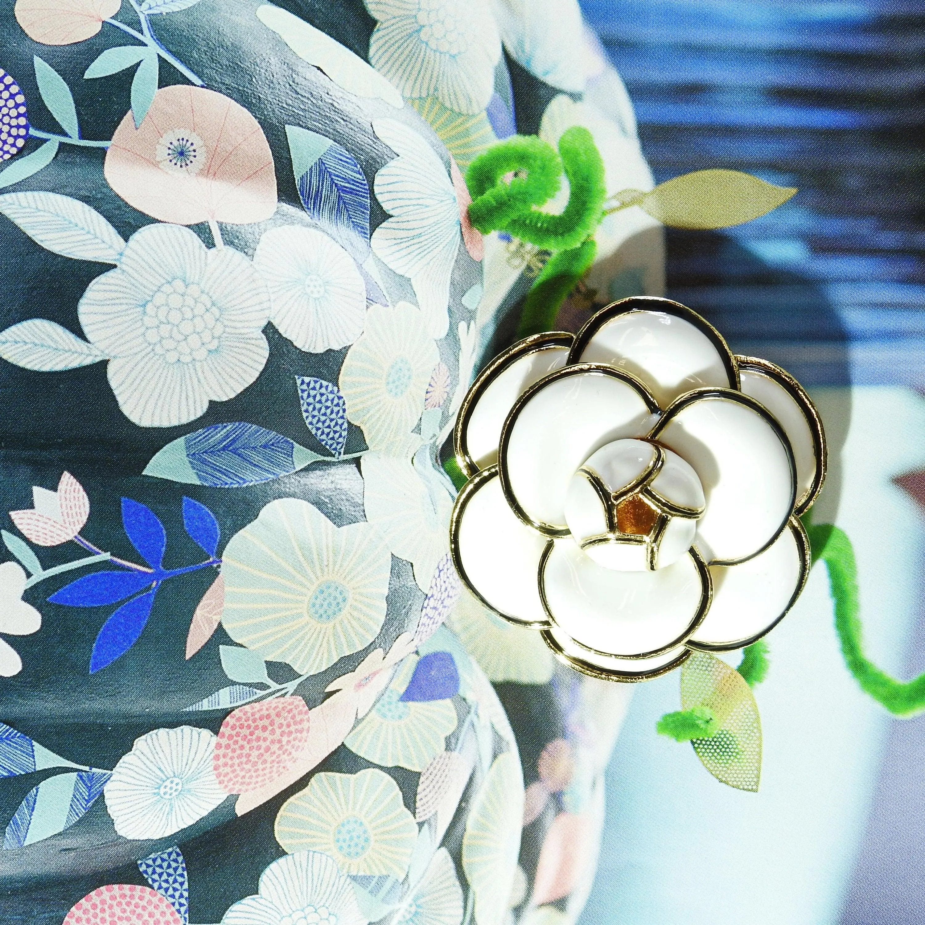 Large Coco-inspired Camelia button