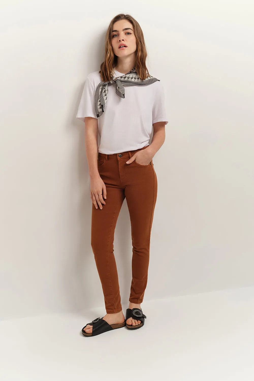 LE MONICA - Jean slim caramel 7/8ème en denim waterless