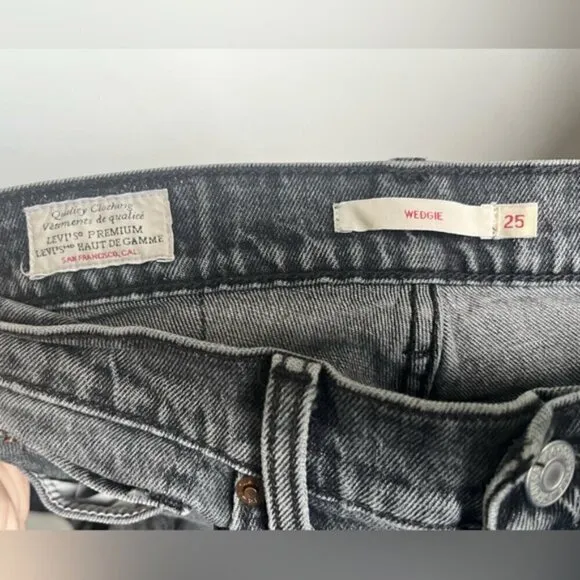 Levi’s Premium Denim Wedgie Fit High Rise Straight Jeans - Gray - US 25