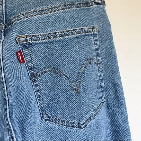 Levi’s Ribcage Distressed Knee Raw Hem Straight Ankle Jeans Size 30 x 27 NEW