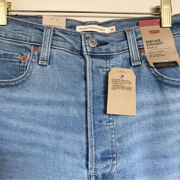 Levi’s Ribcage Distressed Knee Raw Hem Straight Ankle Jeans Size 30 x 27 NEW