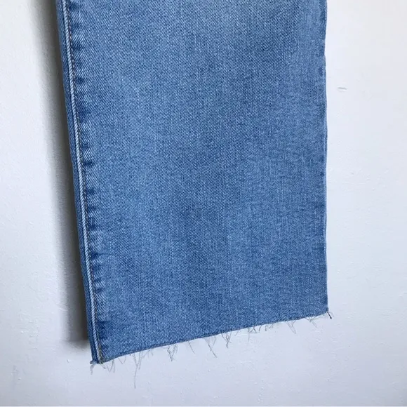 Levi’s Ribcage Distressed Knee Raw Hem Straight Ankle Jeans Size 30 x 27 NEW