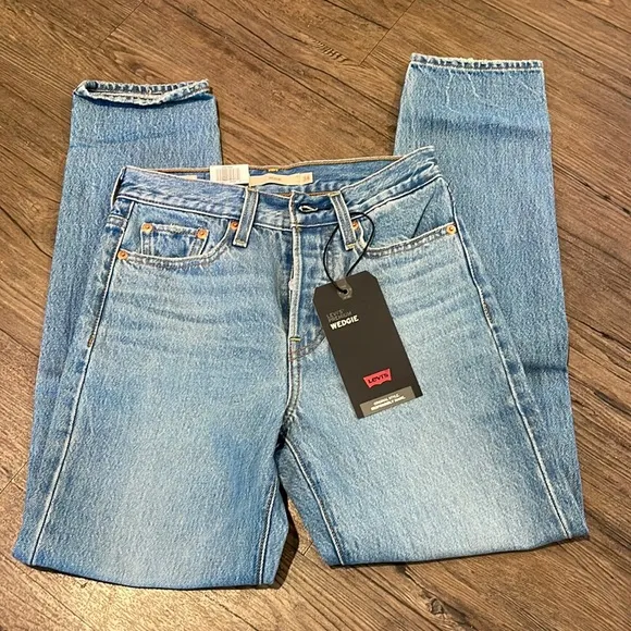 Levi’s | Wedgie Fit Ankle Women’s Jeans in Athens Pushed - Light Wash