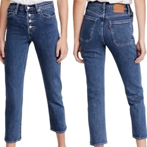 LEVI’S Straight Leg Jeans!
