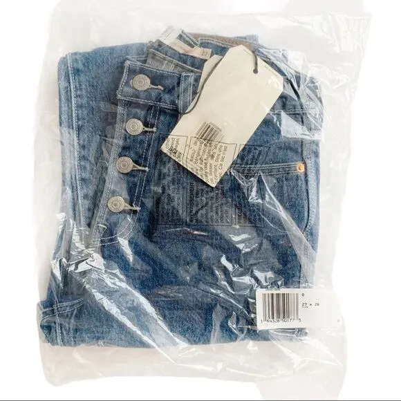 LEVI’S Straight Leg Jeans!