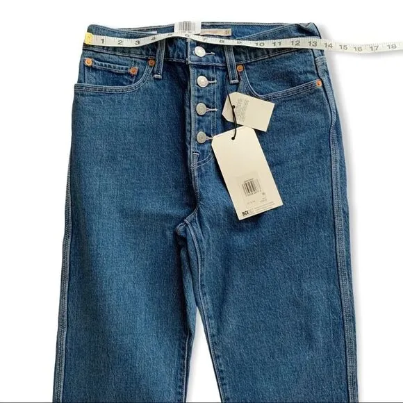 LEVI’S Straight Leg Jeans!