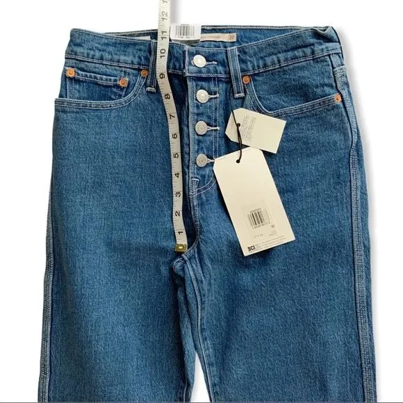 LEVI’S Straight Leg Jeans!