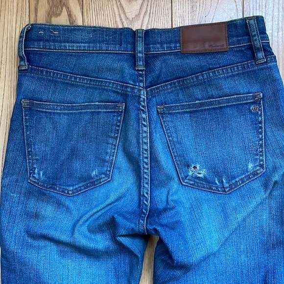Madewell 9” high riser skinny skinny busted knee jeans EUC size 25