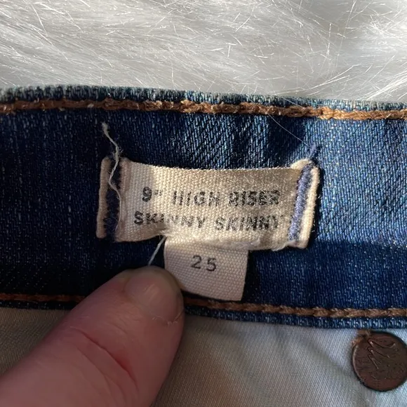 Madewell 9” high riser skinny skinny busted knee jeans EUC size 25