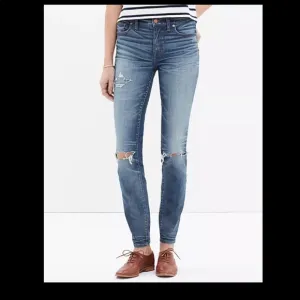 Madewell 9” high riser skinny skinny busted knee jeans EUC size 25