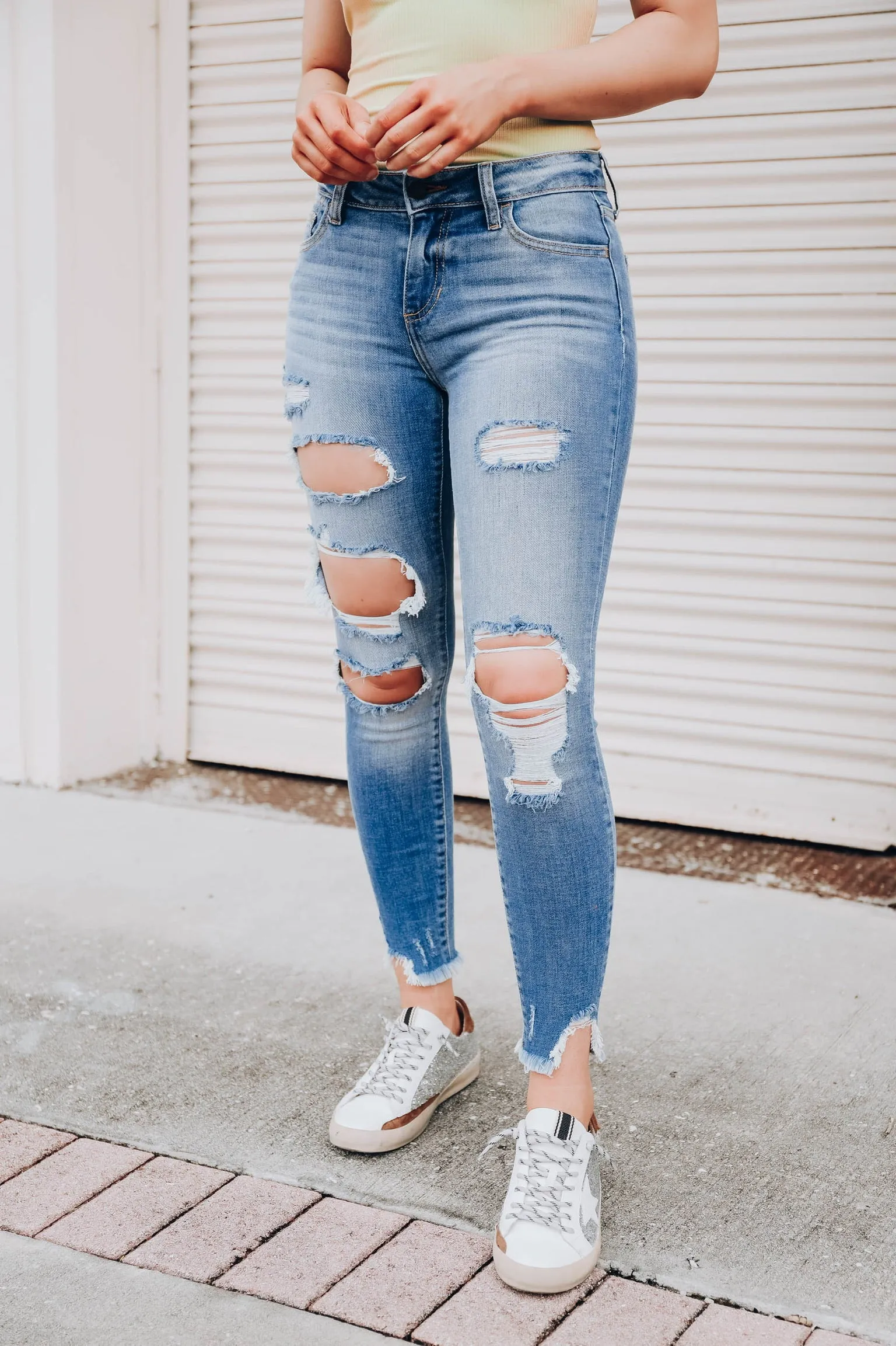 Maggie Mid Rise Jeans - Light