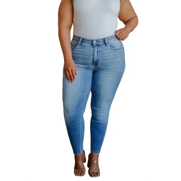 NEW JUDY BLUE mid rise vintage skinny jeans in light wash
