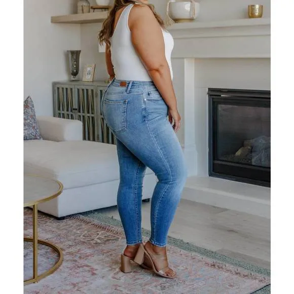 NEW JUDY BLUE mid rise vintage skinny jeans in light wash