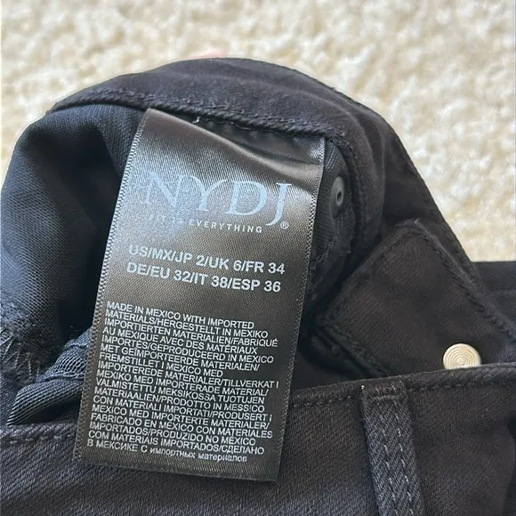 NWT Curves 360 by NYDJ Slim Straight Leg Ankle Jeans in Size 2