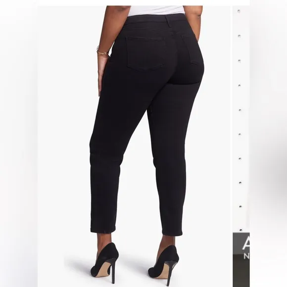 NWT Curves 360 by NYDJ Slim Straight Leg Ankle Jeans in Size 2