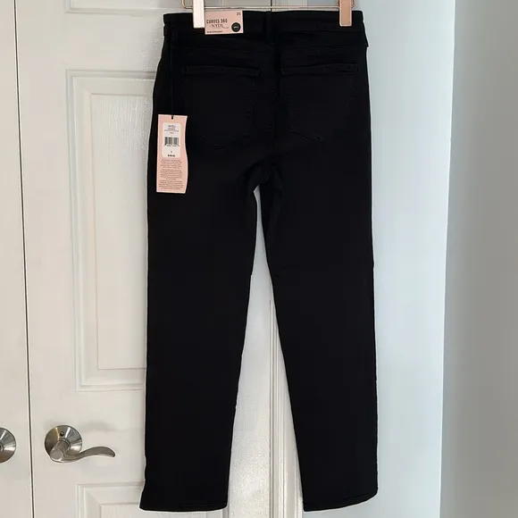 NWT Curves 360 by NYDJ Slim Straight Leg Ankle Jeans in Size 2