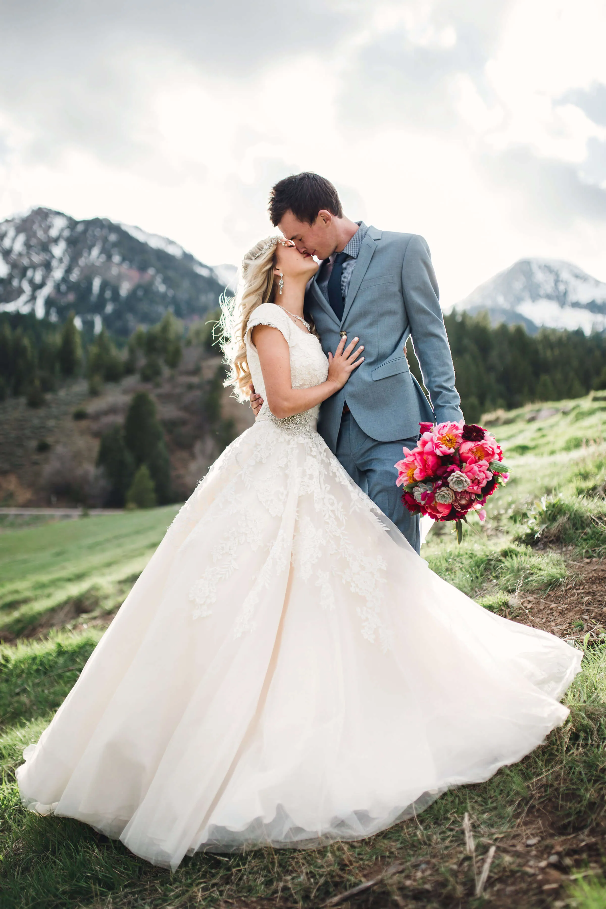 Romantic Queen Anne Ballgown Cap Sleeve Wedding Dress With Lace Appliques-715831