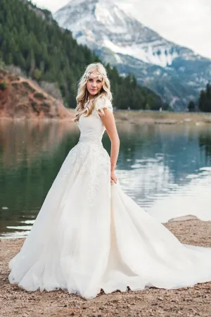 Romantic Queen Anne Ballgown Cap Sleeve Wedding Dress With Lace Appliques-715831