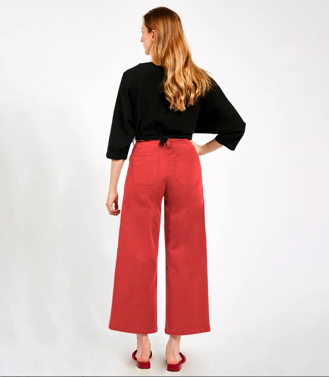 Simone Jeans, Red