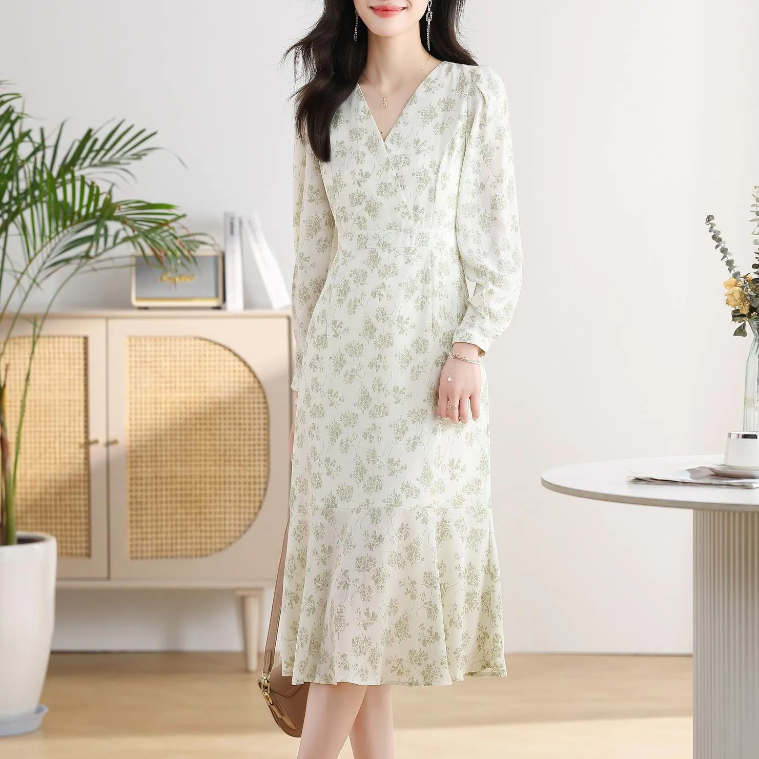 Stylish Mid-Length Mermaid Mermaid Dress in Full Floral Print
