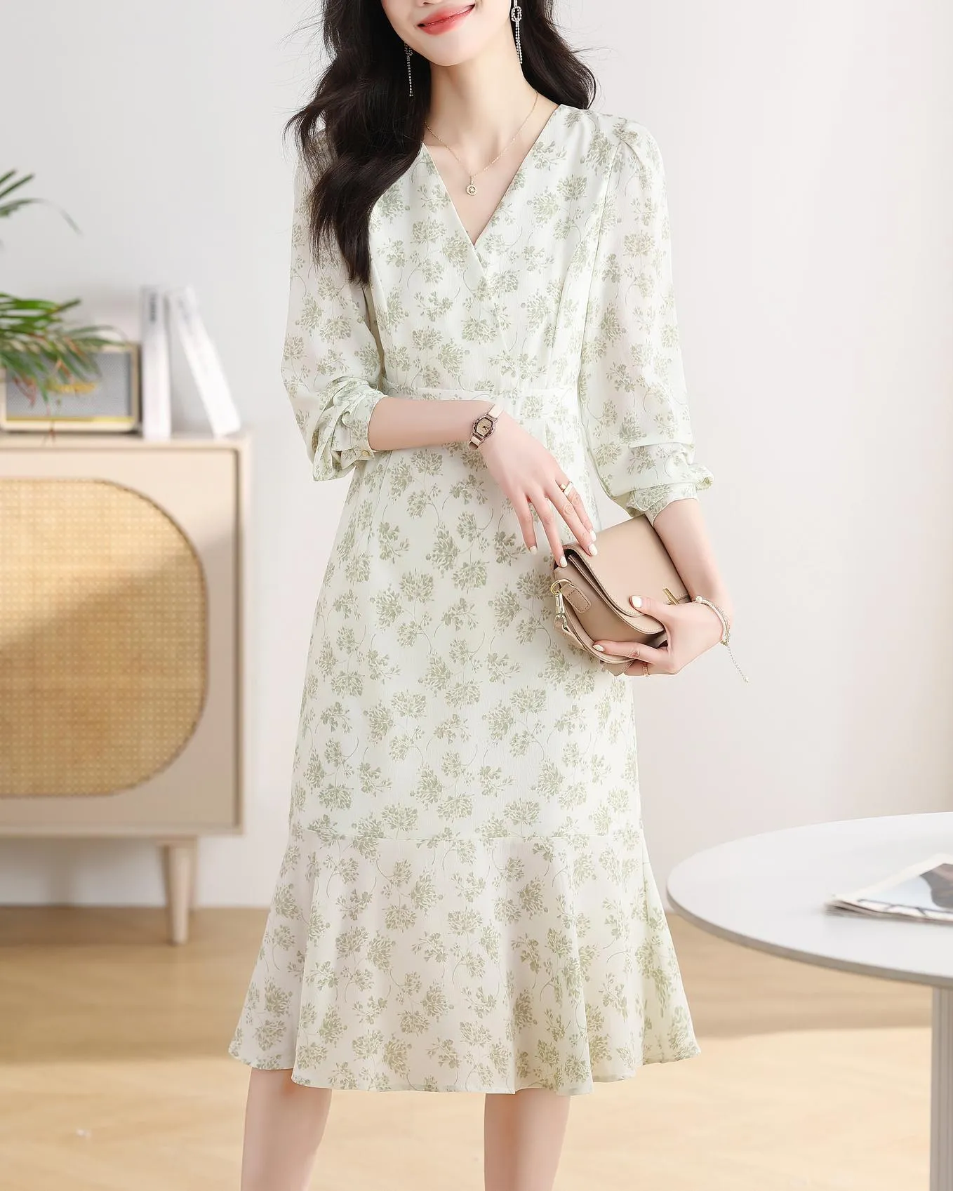 Stylish Mid-Length Mermaid Mermaid Dress in Full Floral Print