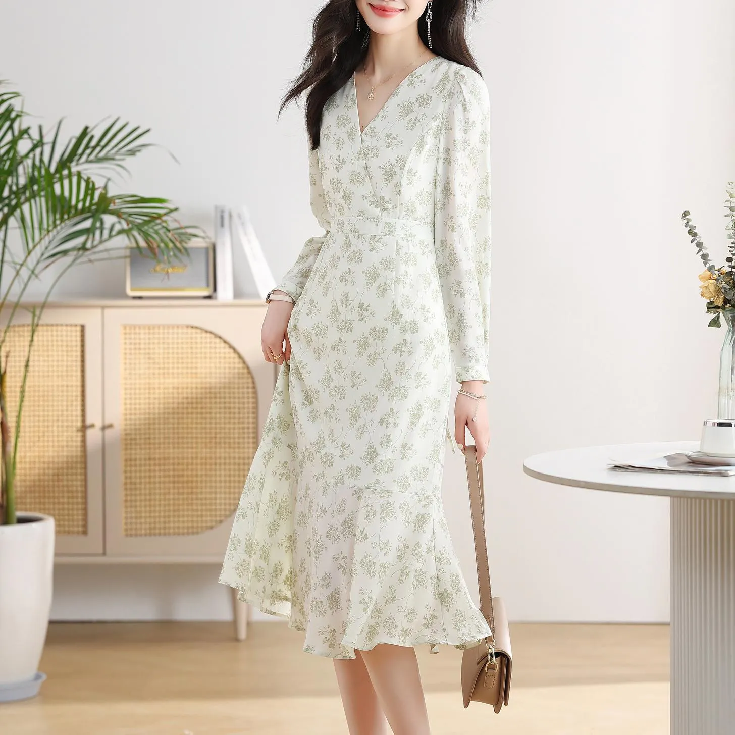 Stylish Mid-Length Mermaid Mermaid Dress in Full Floral Print