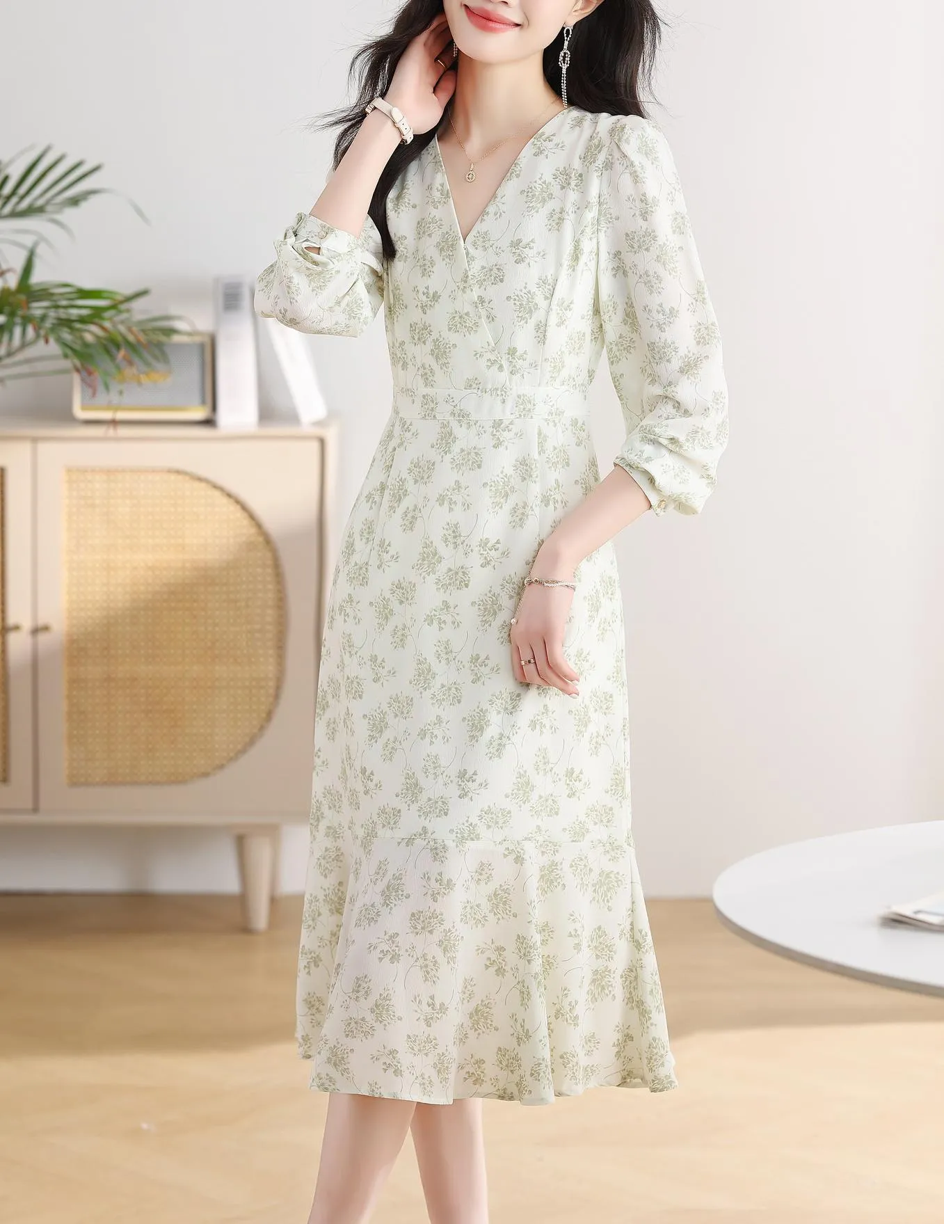 Stylish Mid-Length Mermaid Mermaid Dress in Full Floral Print